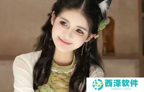 狗头萝莉再就业，身穿包臀旗袍卖煎饼，与多为男粉合影，称要让金主高兴